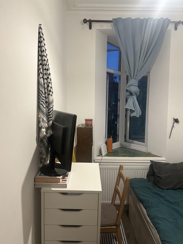 Room St. Pauls Avenue in Greater London