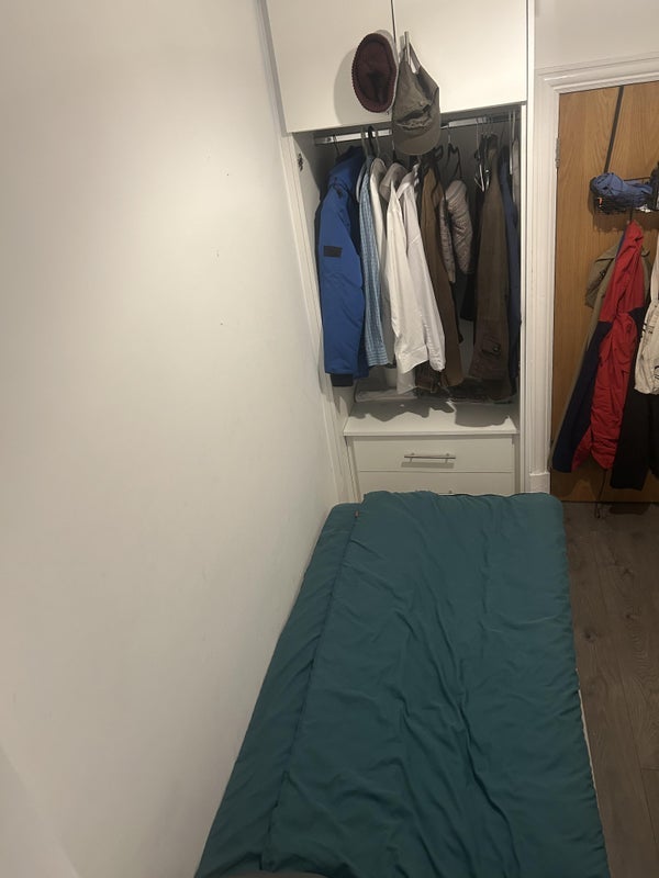 Room St. Pauls Avenue in Greater London