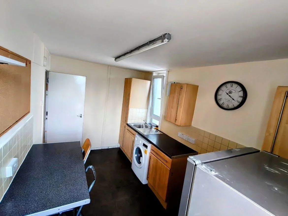 Flat Roupell Road in Greater London