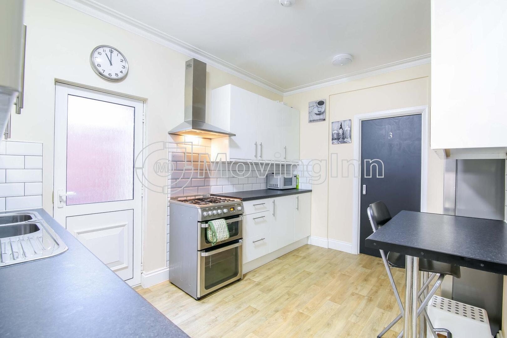 Room Lincoln Road in Greater London