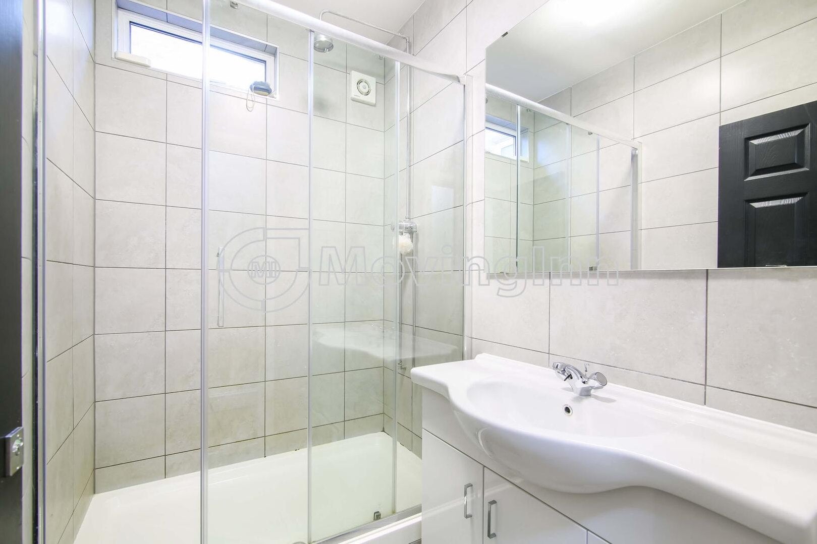 Room Lincoln Road in Greater London