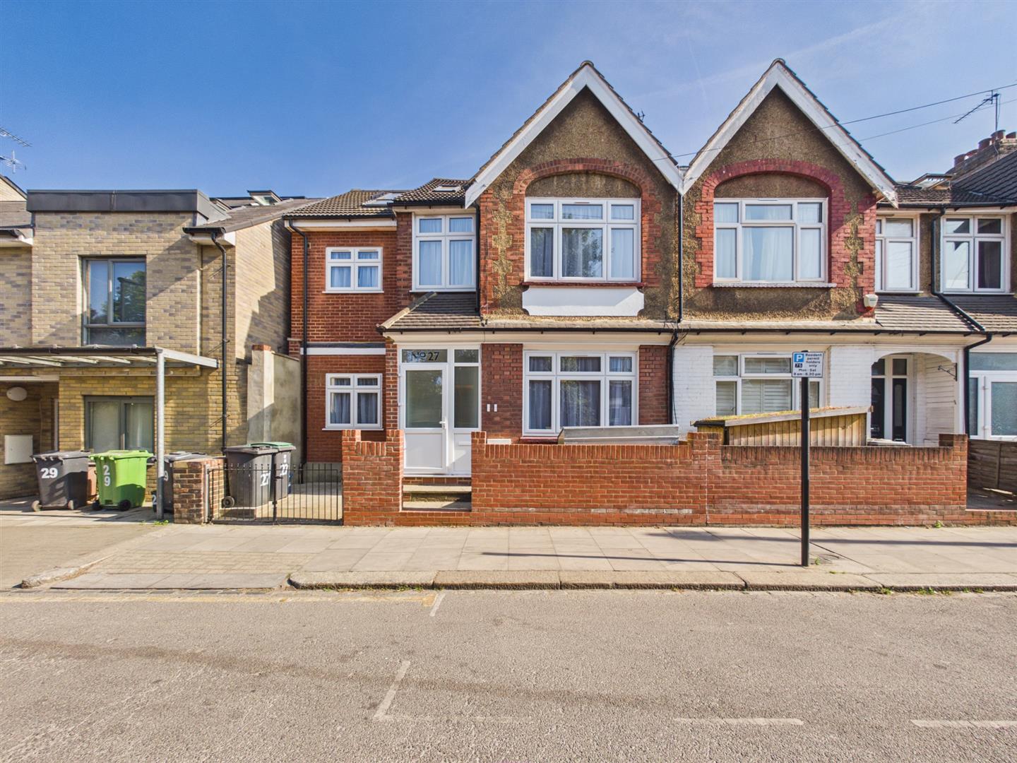 Flat Harold Road in Greater London