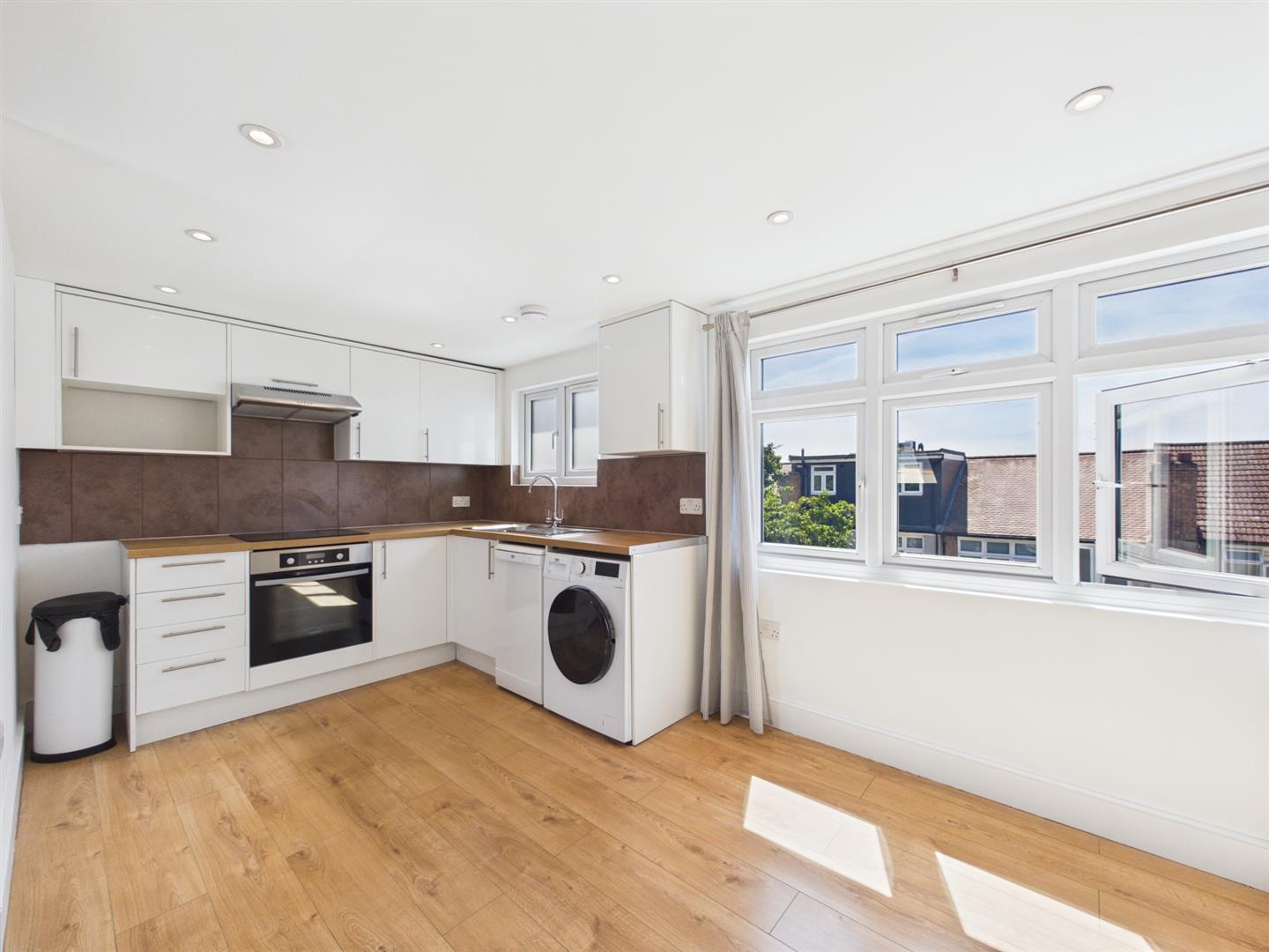 Flat Harold Road in Greater London