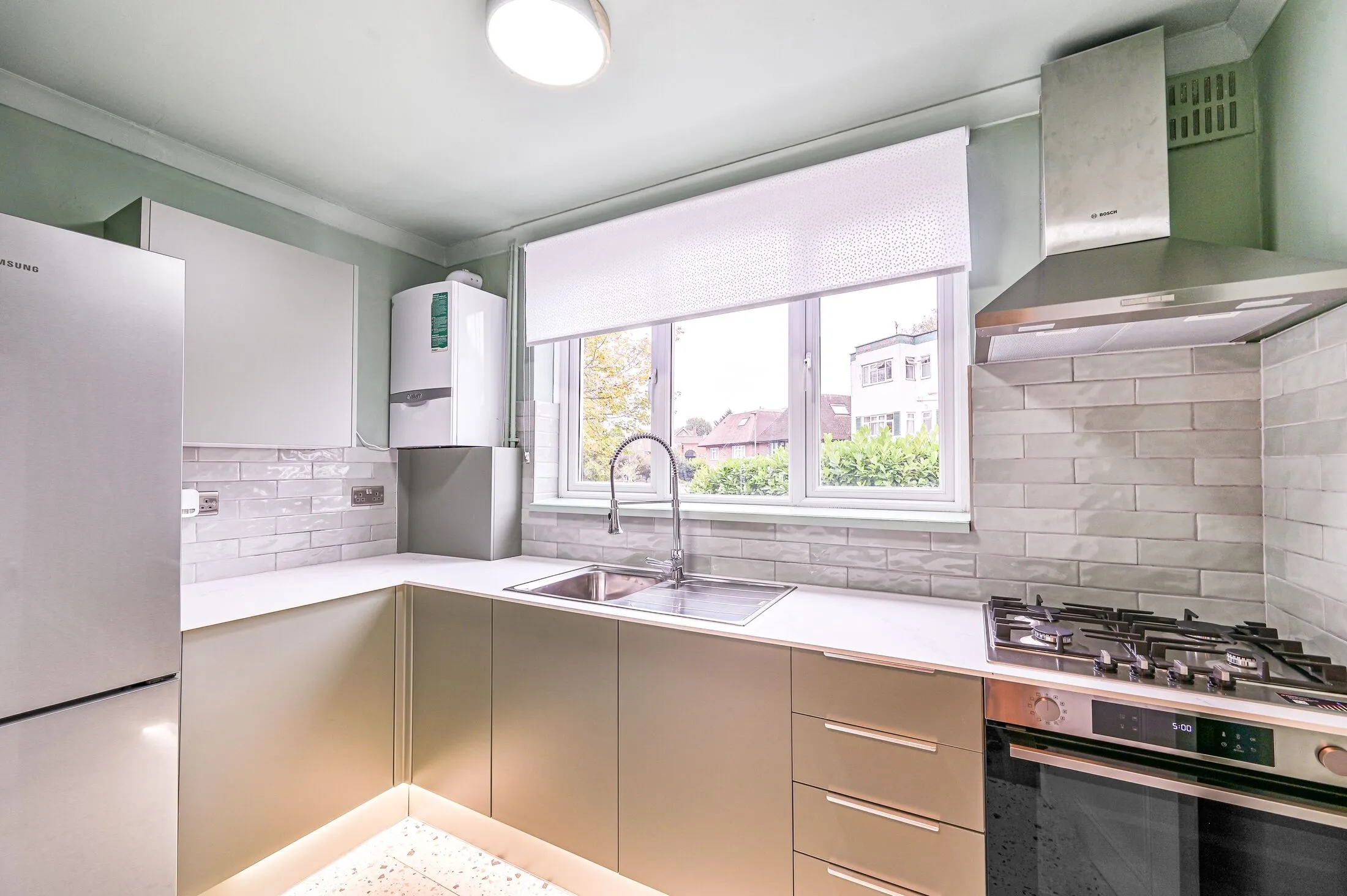Flat Finchley Road in Greater London
