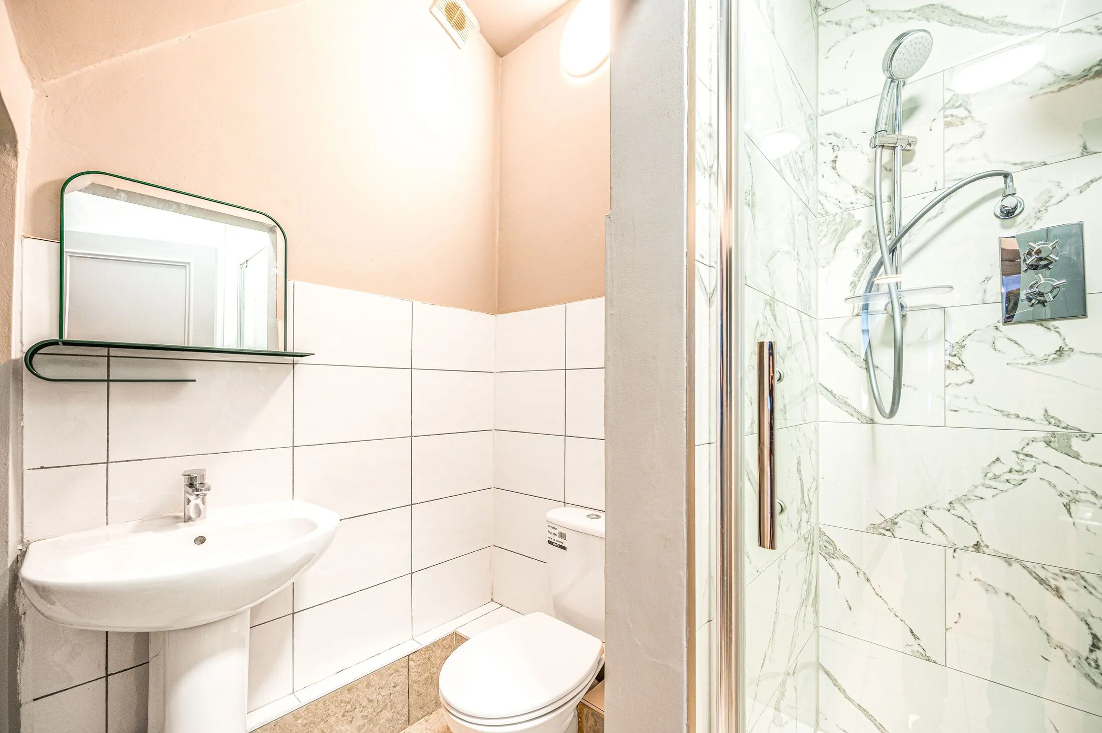 Flat Finchley Road in Greater London