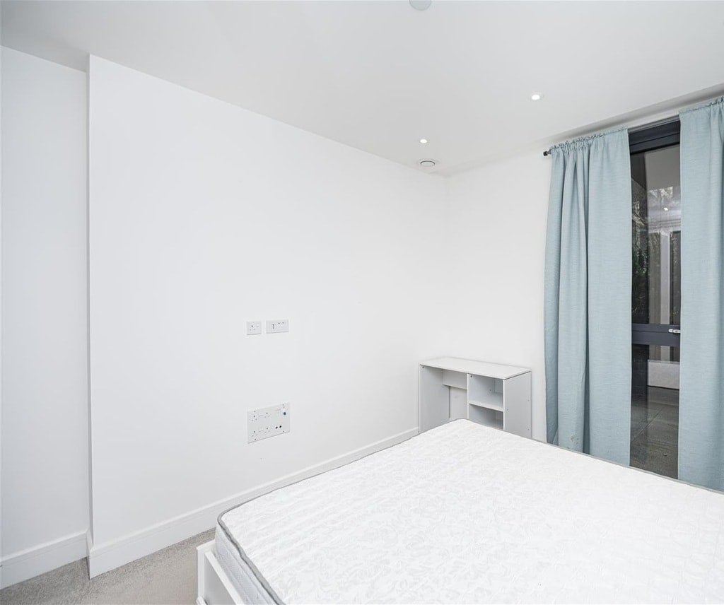 Flat Bridle Mews in Greater London
