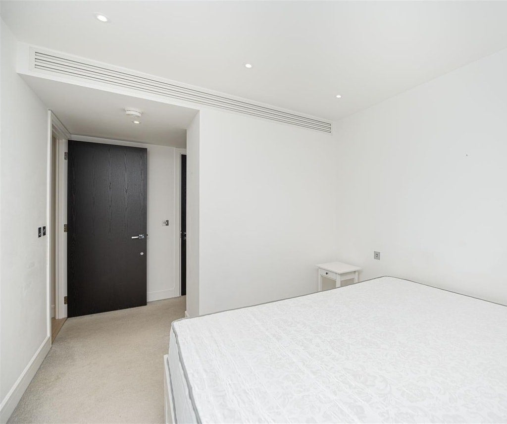 Flat Bridle Mews in Greater London