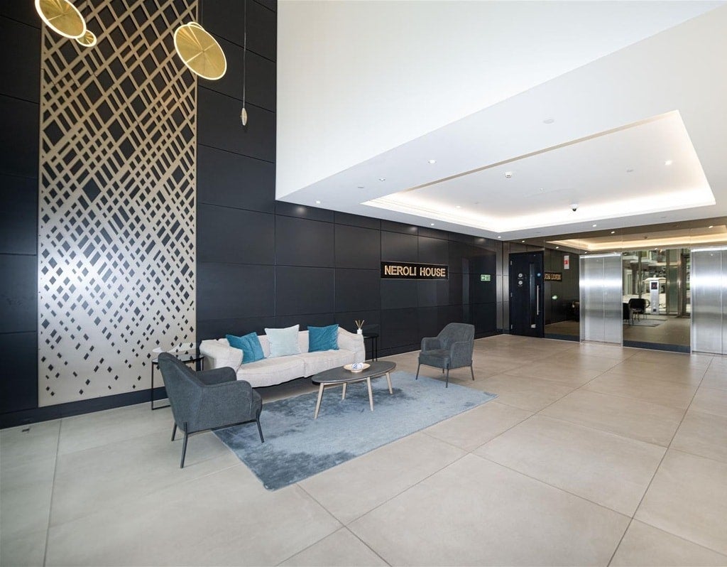 Flat Bridle Mews in Greater London