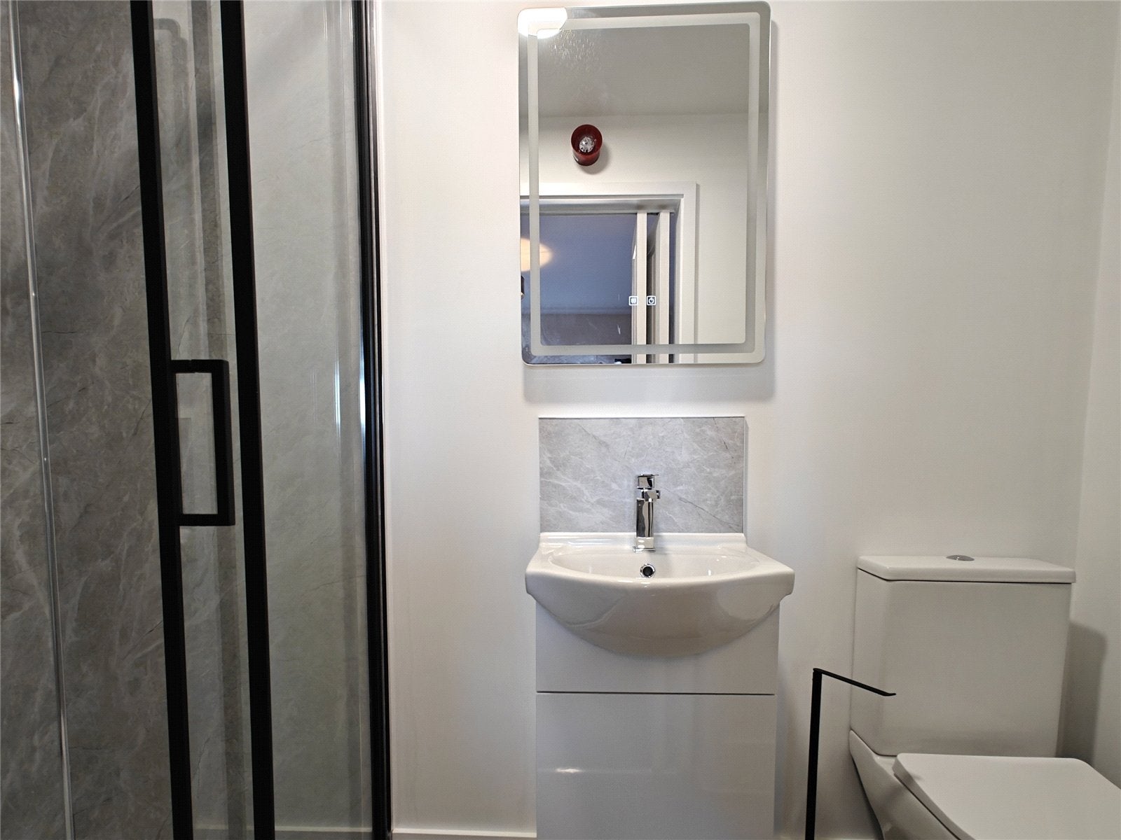 Room Cedar Way in Guildford