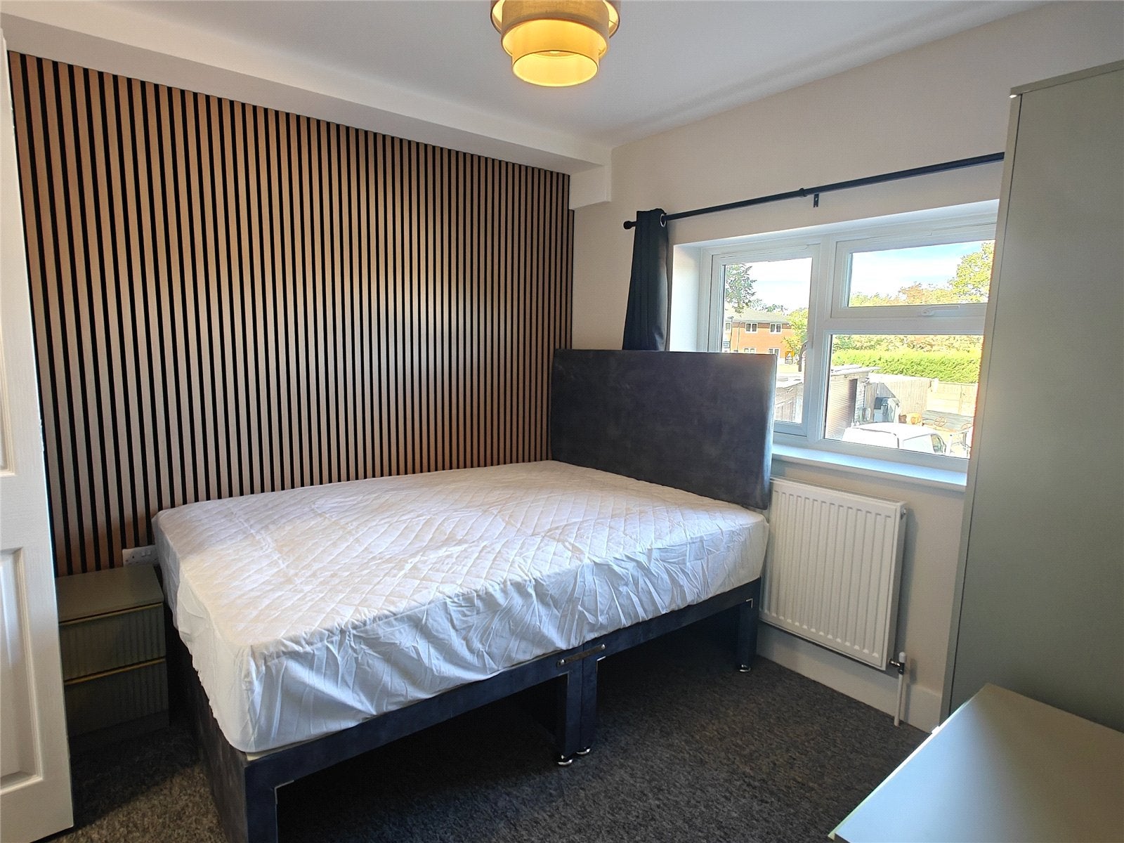 Room Cedar Way in Guildford
