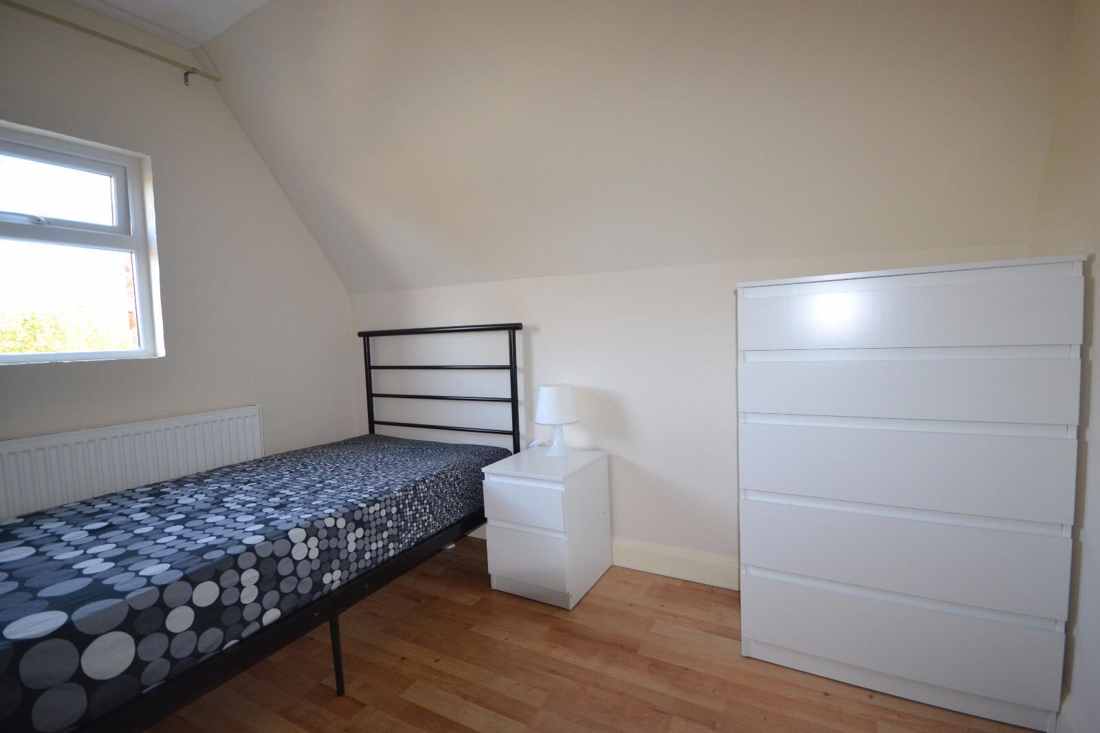 Room Glynne Road in Greater London