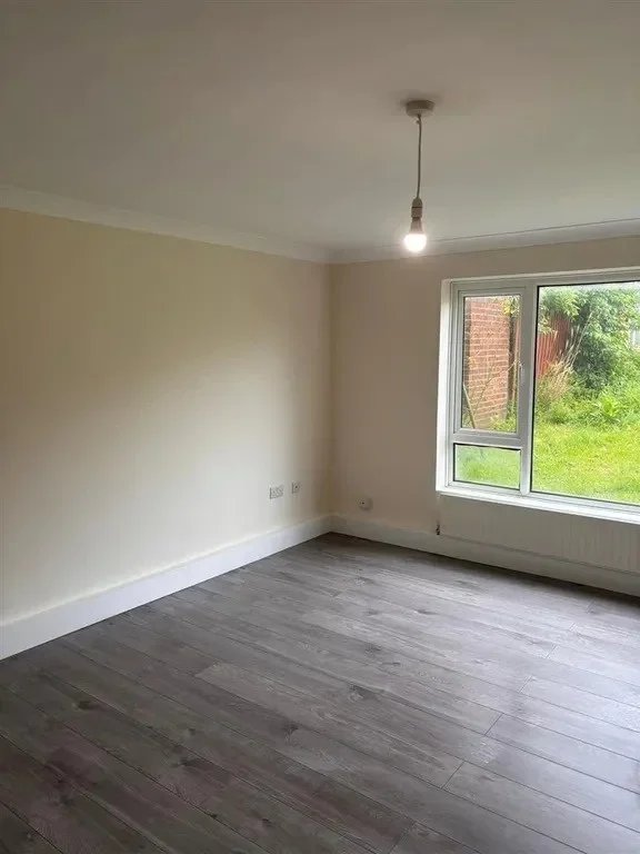 Flat Lennard Avenue in Dartford