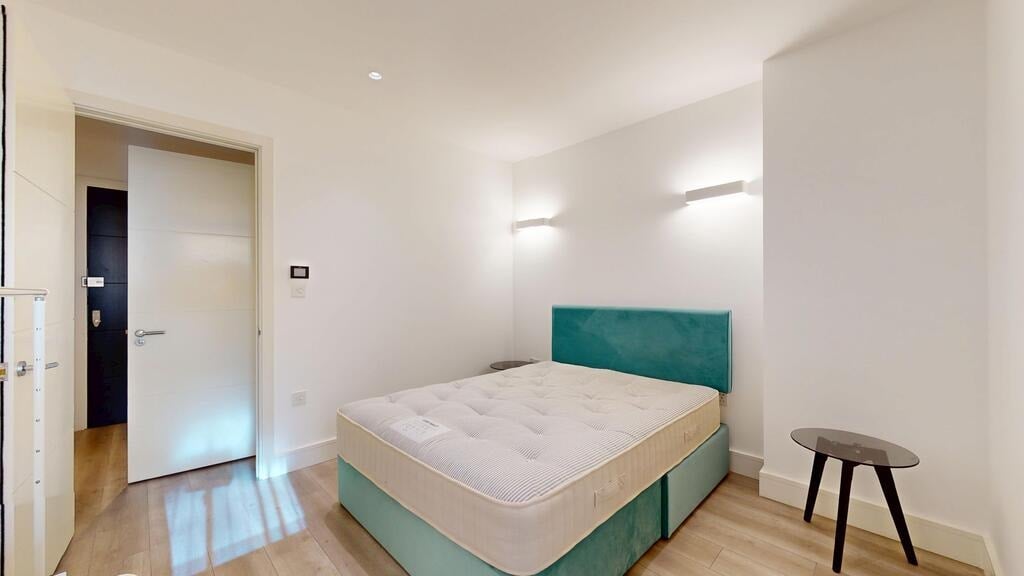 Flat Great West Road in Greater London