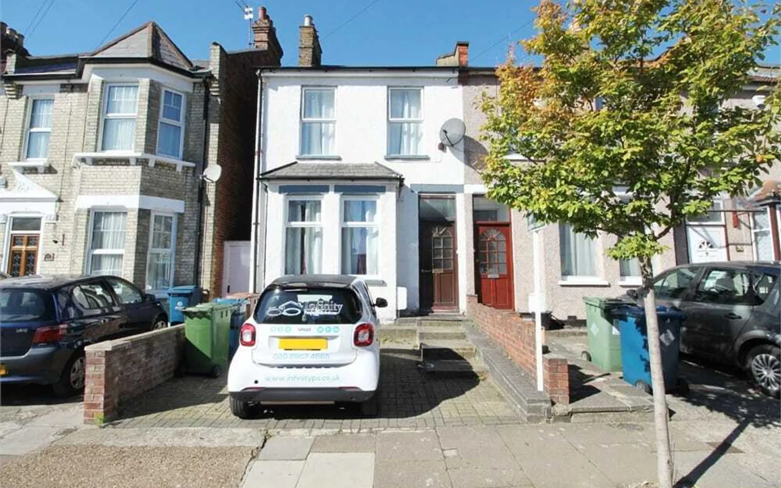 House Spencer Road in Greater London