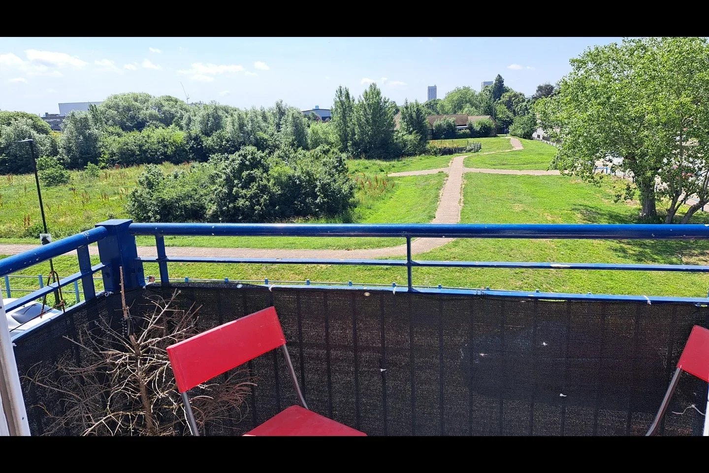 Flat Zambezie Drive in Greater London
