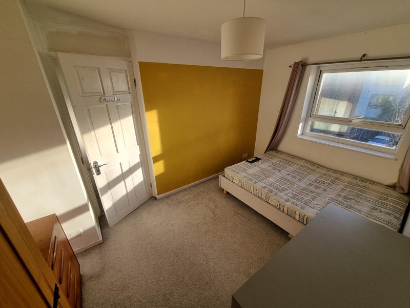 Room Arthur Skemp Close in Bristol