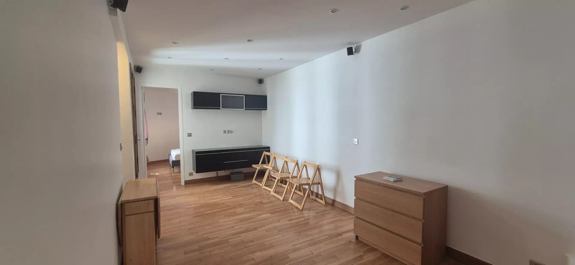 Flat Rue Saint-Lazare in Paris