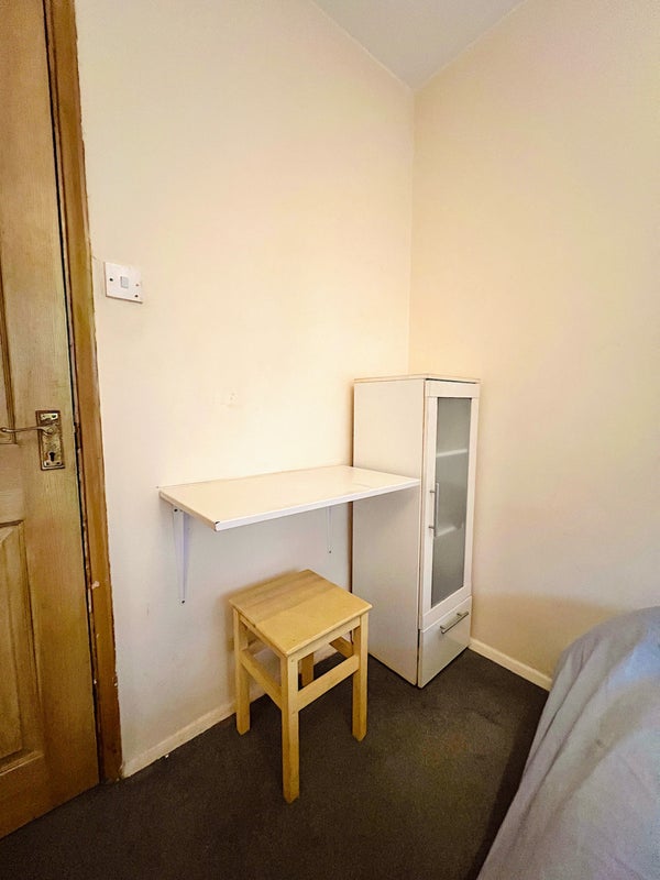 Room Lewis Street in Greater London