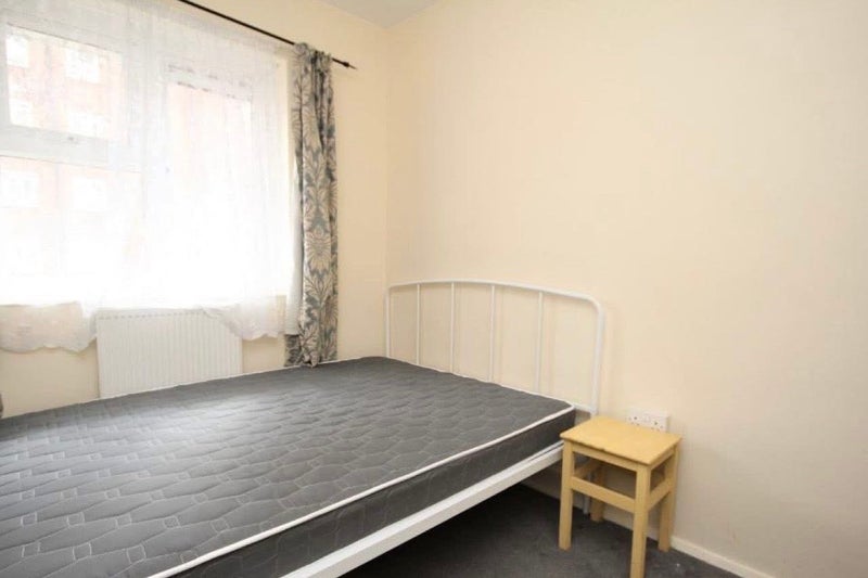 Room Lewis Street in Greater London