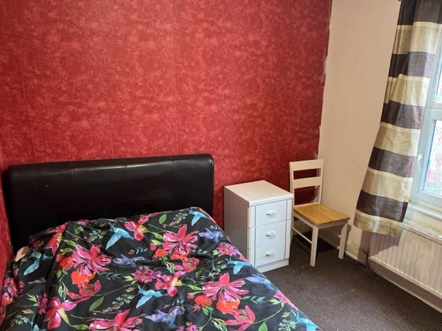 Room Leslie Street in Manchester