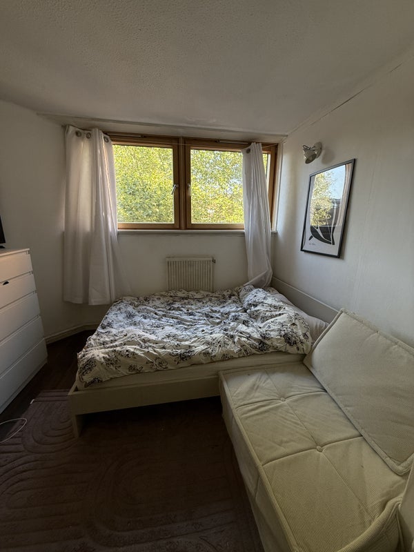 Room World's End Place in Greater London
