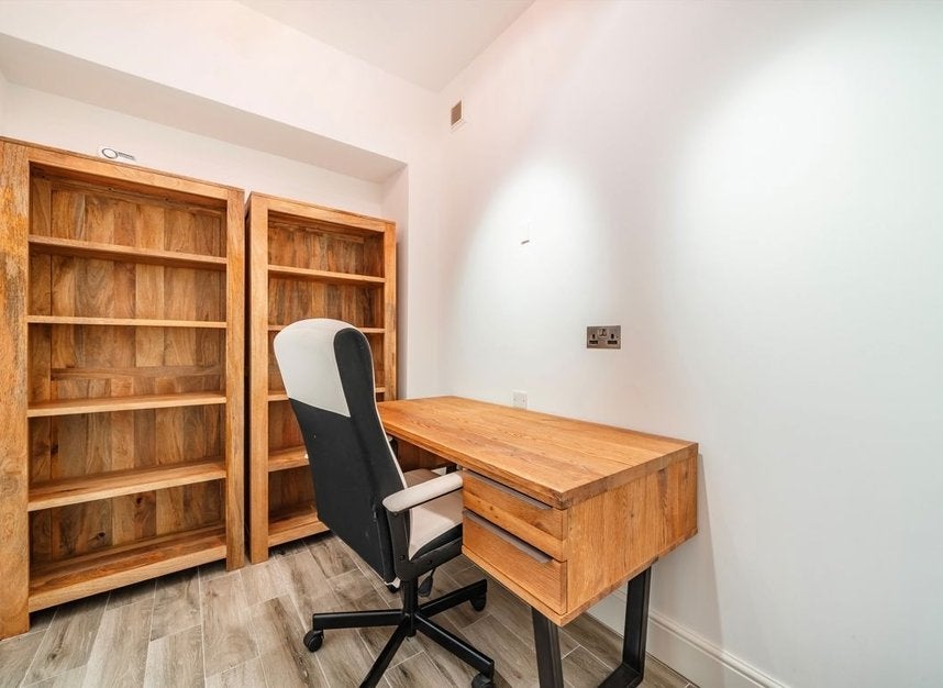 Flat Palace Court in City of Westminster