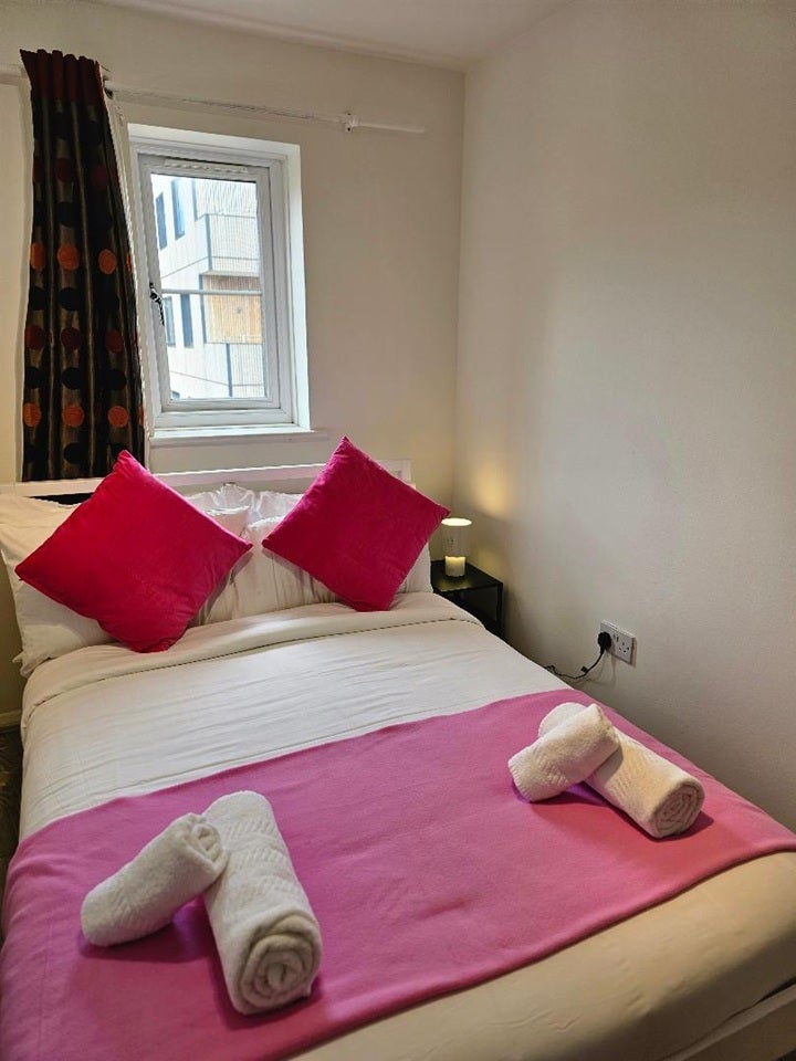 Flat Chobham Road in Greater London
