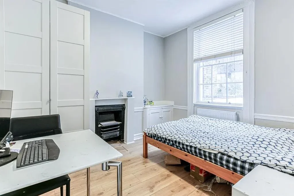 Room Leigh Street in Greater London