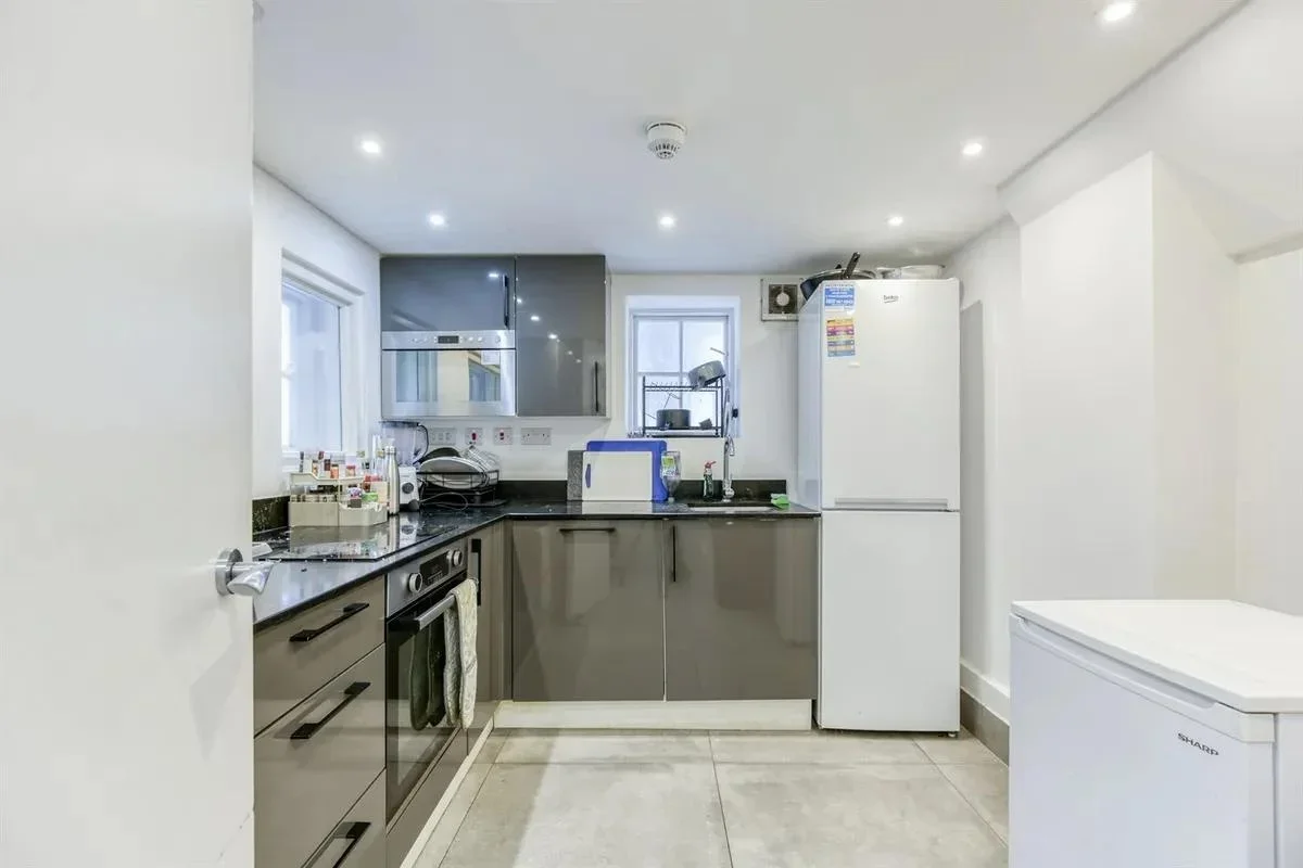 Room Leigh Street in Greater London