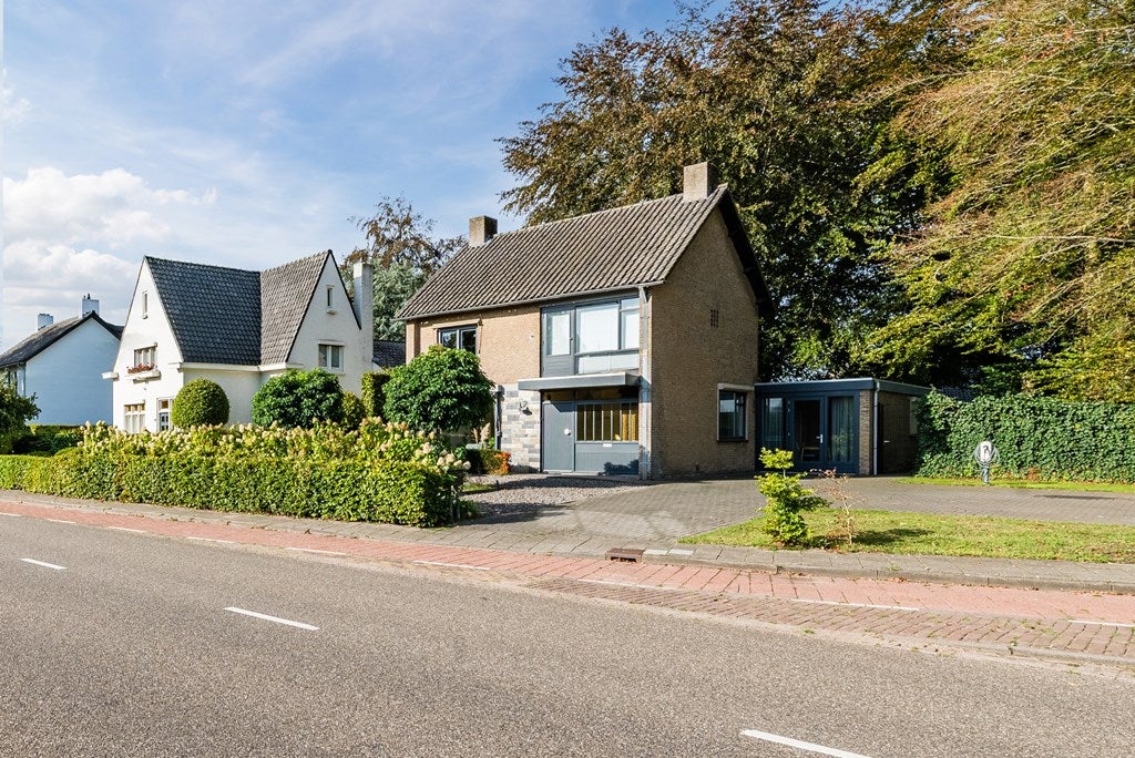 Huis Maarheezerweg 19 in Budel