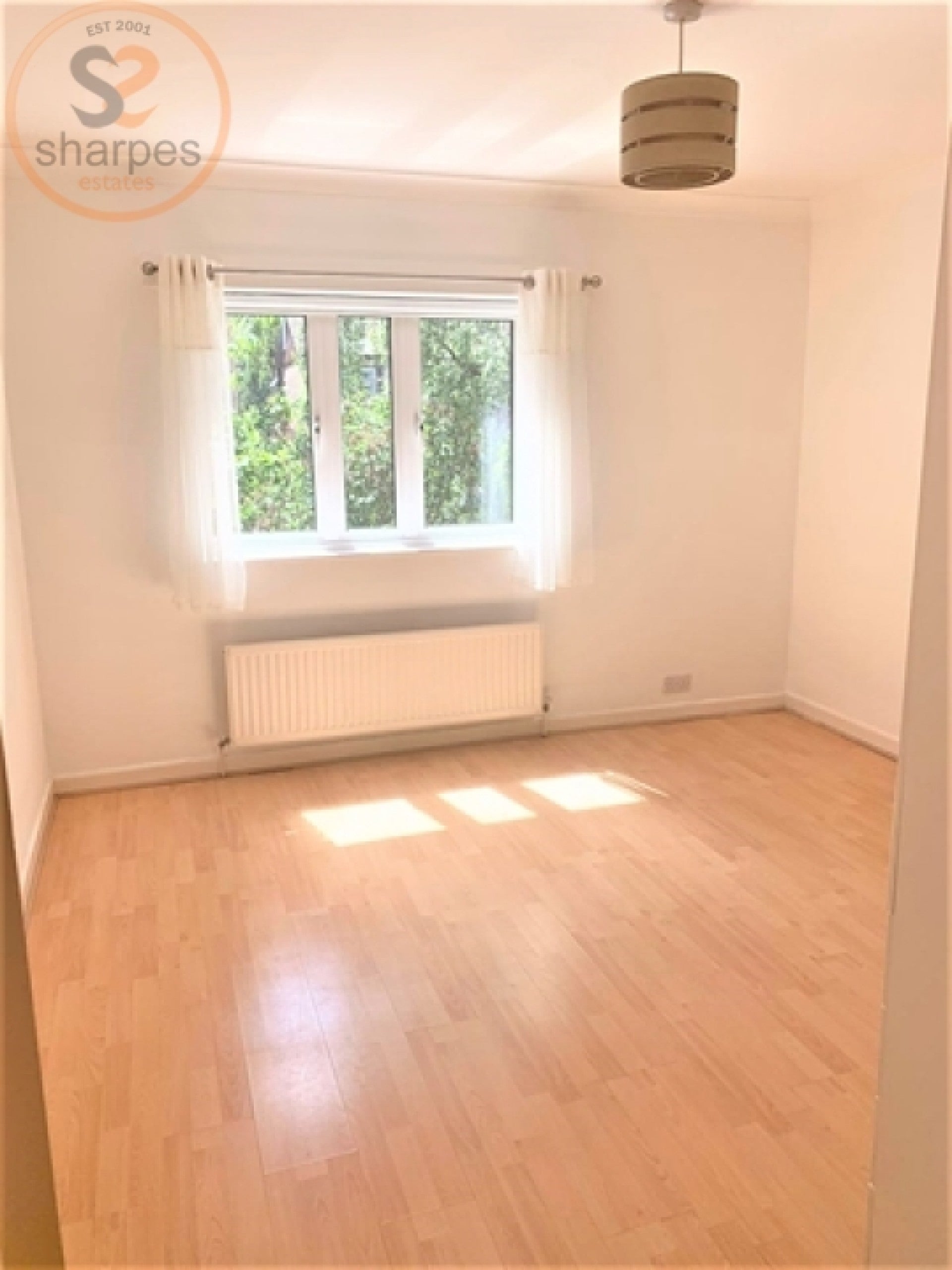 Flat Kingston Road in Greater London