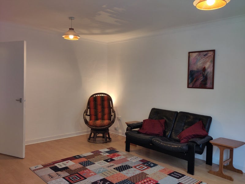 Room Woodford Street in Glasgow