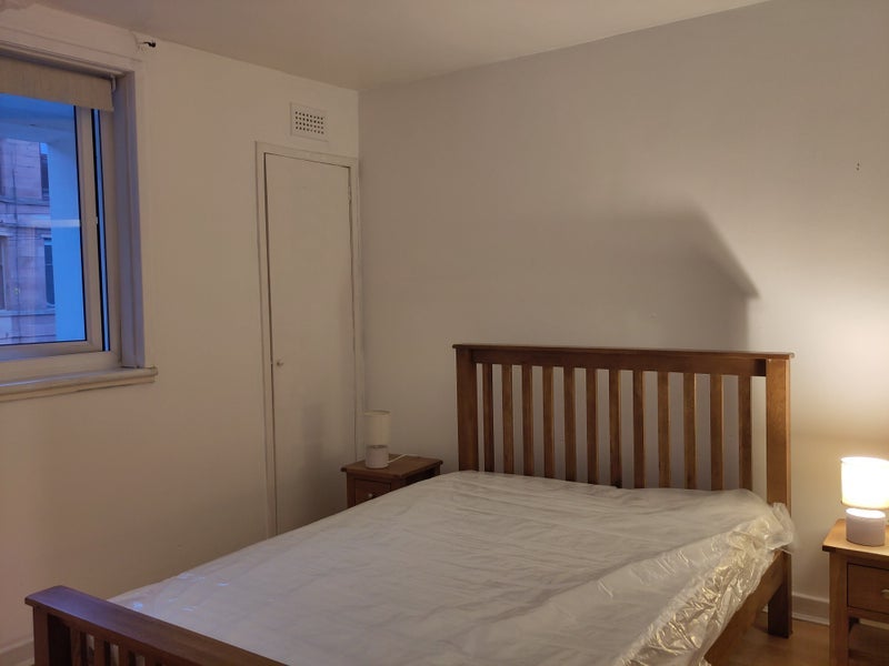 Room Woodford Street in Glasgow