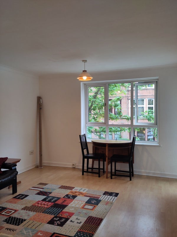 Room Woodford Street in Glasgow