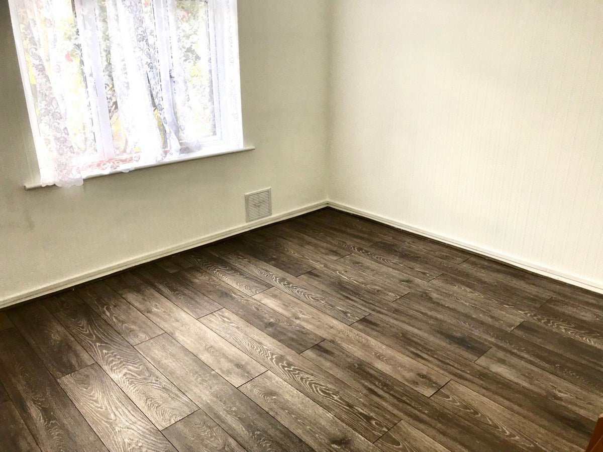 Flat Kenton Road in Greater London