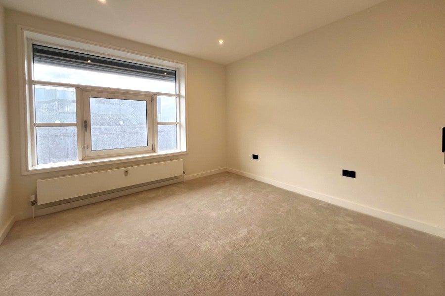 Flat Chobham Road in Woking