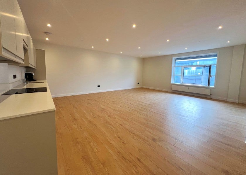 Flat Chobham Road in Woking