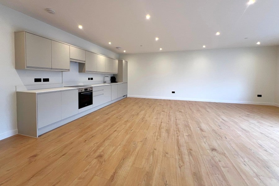 Flat Chobham Road in Woking