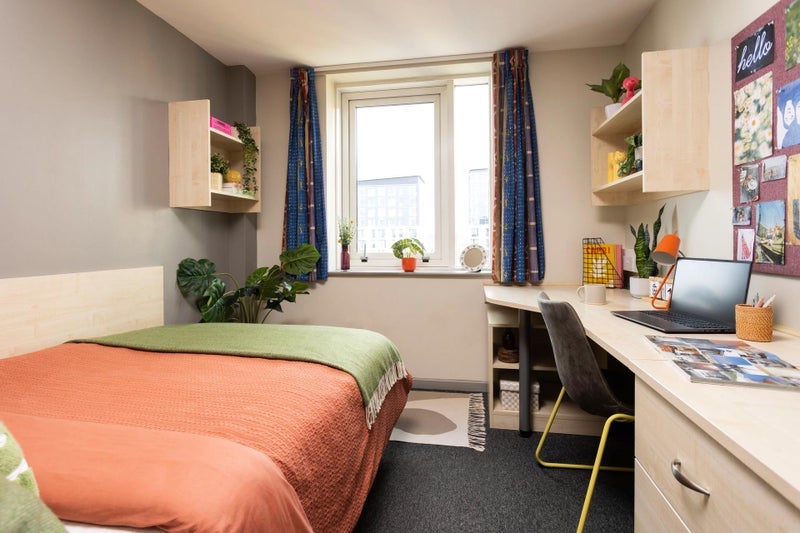Room Quarry Hill in Leeds