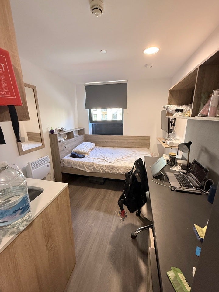 Room Forest Road in Greater London
