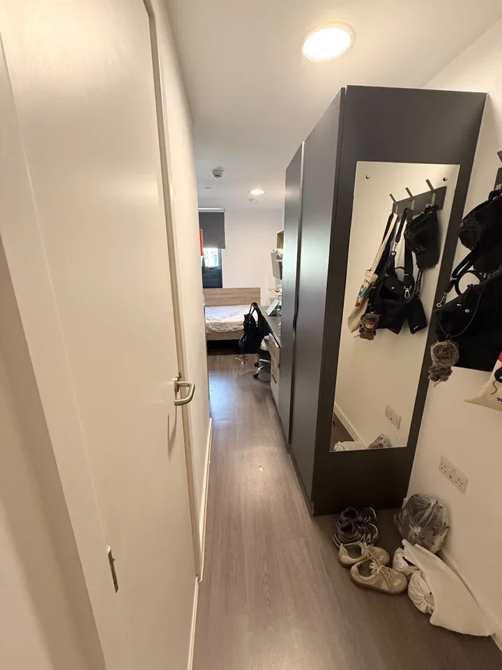 Room Forest Road in Greater London