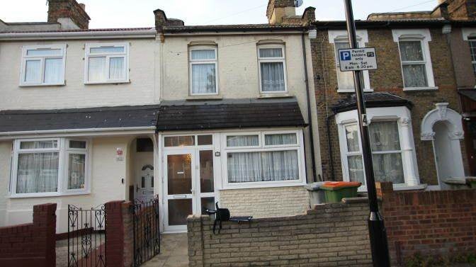 Flat Olive Road in Greater London