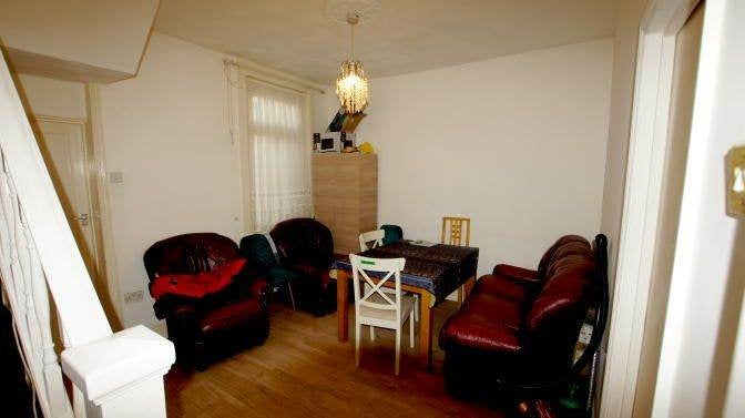 Flat Olive Road in Greater London