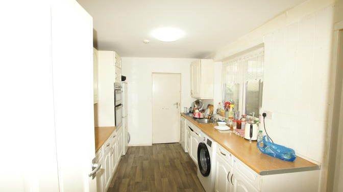 Flat Olive Road in Greater London