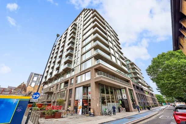 Flat Royal Mint Street in Greater London