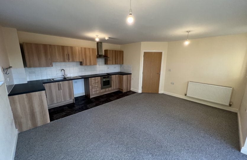 Flat Cottingham Road in Hull