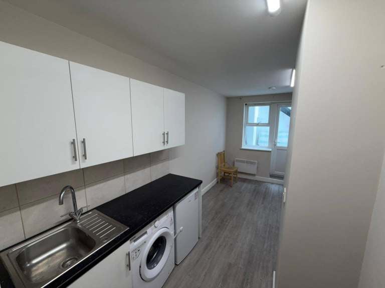 Flat Verdant Lane in Greater London