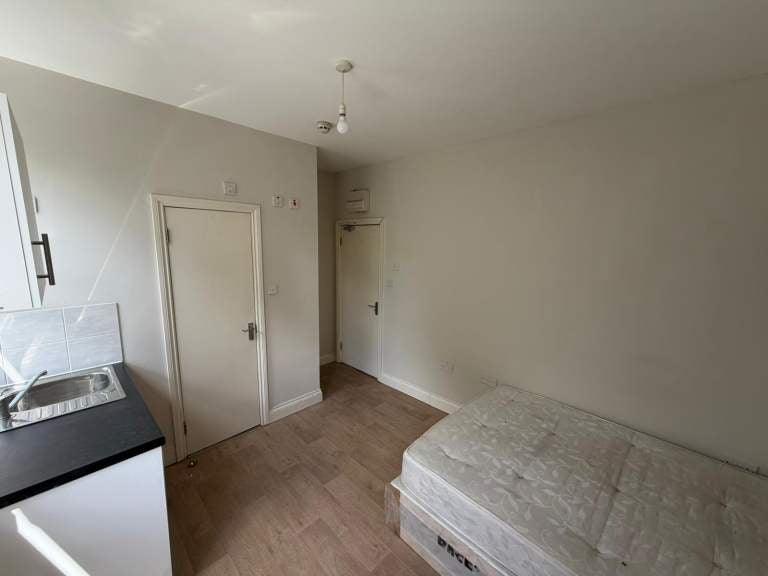 Flat Verdant Lane in Greater London