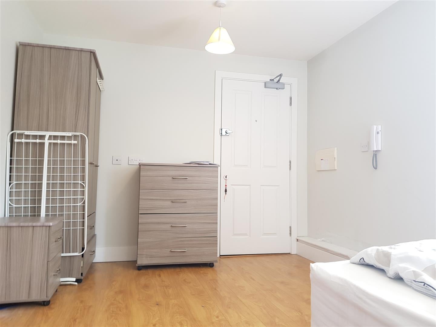 Flat Chapel Walk in Greater London