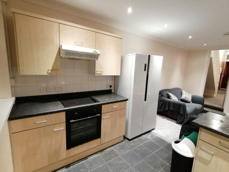Room Dogfield Street in Cardiff